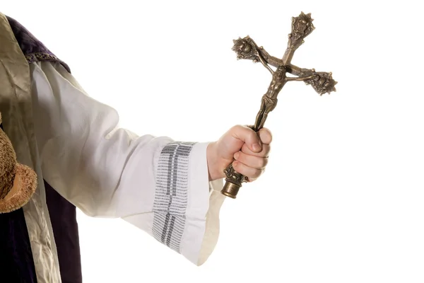 Katholieke priester met een kruis in aanbidding — Stockfoto