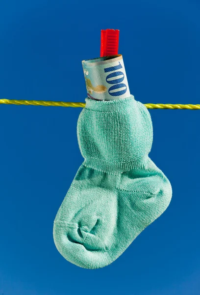 Детские носки со швейцарскими франками — стоковое фото