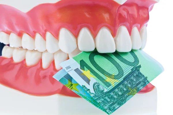 Modelo de dientes con billetes en euros — Foto de Stock