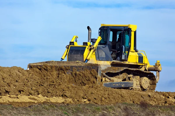 挖掘机在施工现场工作 — 图库照片