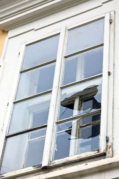 Kapput pencere — Stok fotoğraf