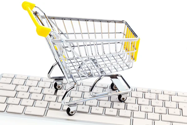 Sepeti ve klavye. Online alışveriş — Stok fotoğraf