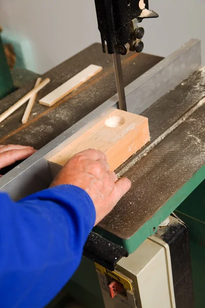 Bir şerit testere üstünde Schreiner — Stok fotoğraf