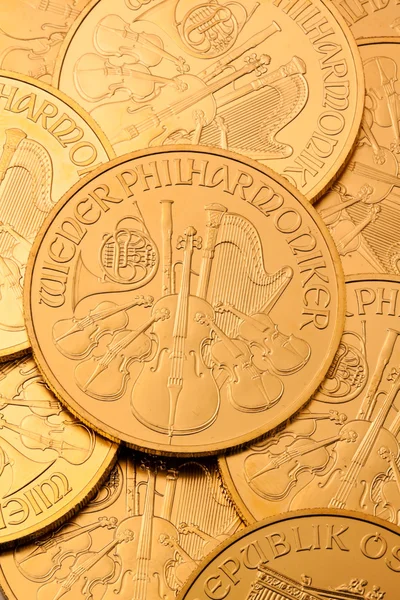 Inversión en oro real que monedas de oro — Foto de Stock