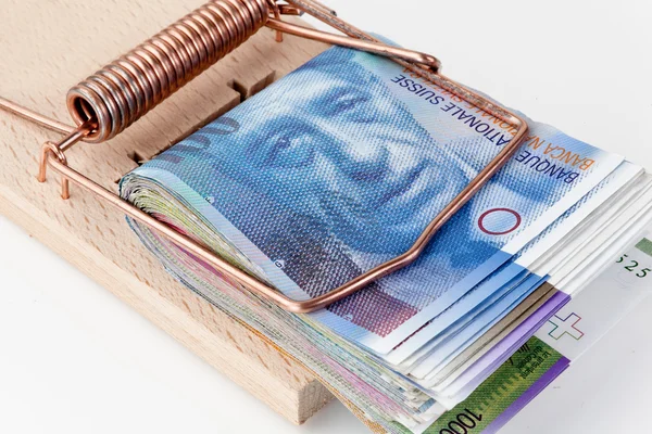 Швейцарский франк в мышеловке — стоковое фото