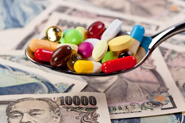 Tabletler ve Japonca yen para birimi — Stok fotoğraf