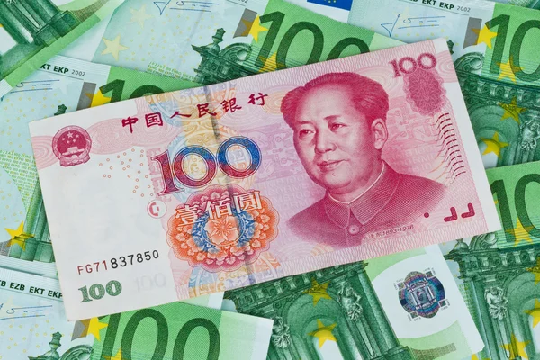 Euro banknot ve Çin yuan — Stok fotoğraf