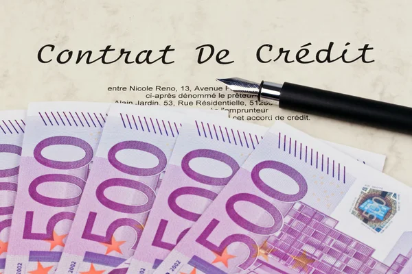Notas bancárias em euros e contrato de crédito (francês ) — Fotografia de Stock