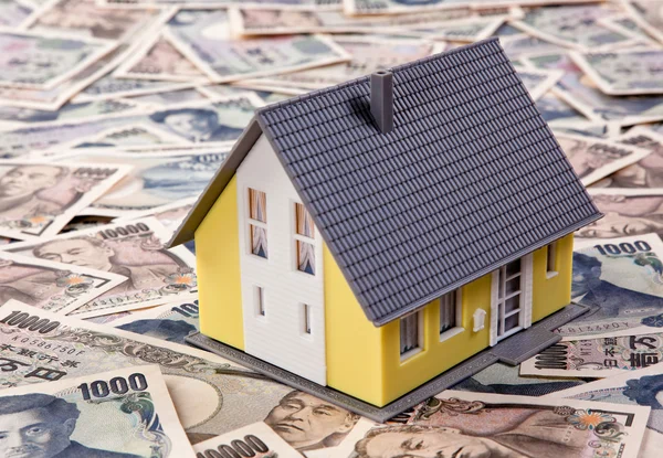Przewalutowanie kredytu na budowę domu w jena — Zdjęcie stockowe