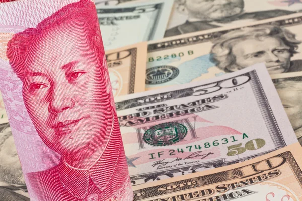 Yuan e o dólar — Fotografia de Stock
