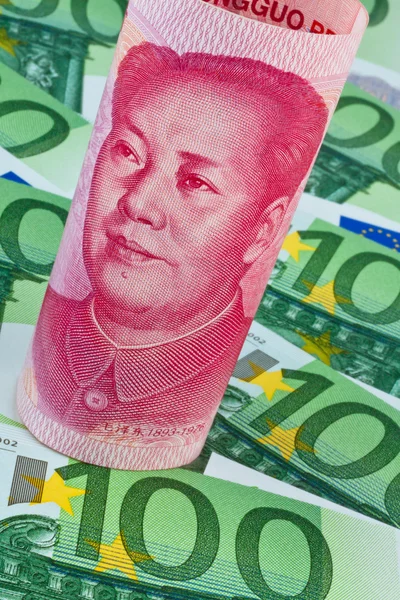 Notas de Yuan e de euro — Fotografia de Stock