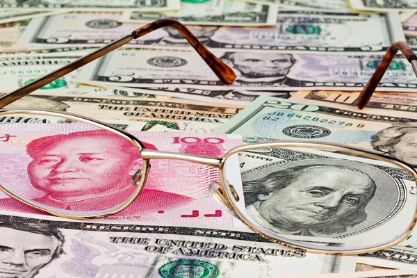 Yuan de negocios de China y dólar — Foto de Stock