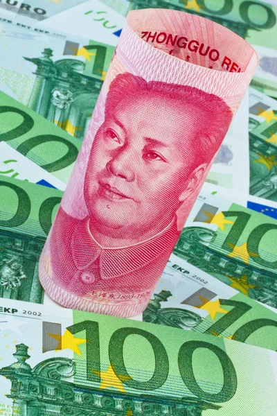 Yuan ve euro banknot — Stok fotoğraf