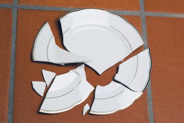 Broken plates clipart