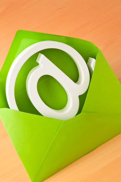 Bir zarf logo e-posta — Stok fotoğraf