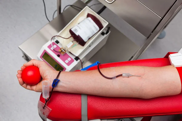 Blod av donerat blod i blod laboratorium — Stockfoto