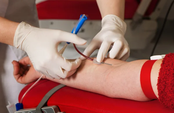 Blood from the donated blood in blood laboratory — Stock Photo, Image