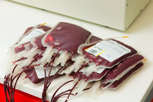 Blood from donor blood in the blood lab — Stock Photo, Image