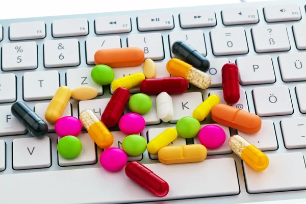 Tabletu a počítačové klávesnice. — Stock fotografie