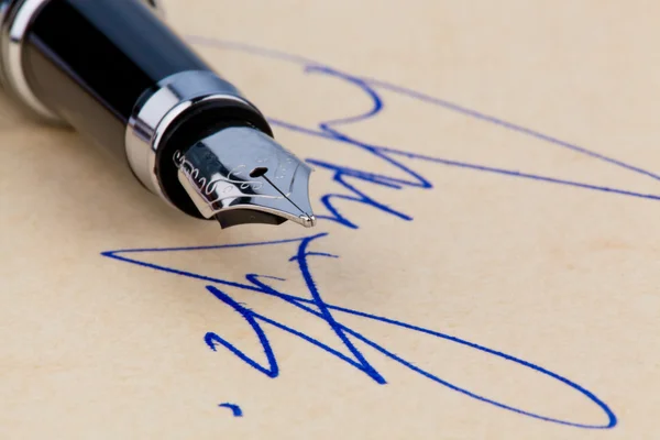 Pen en handtekening — Stockfoto