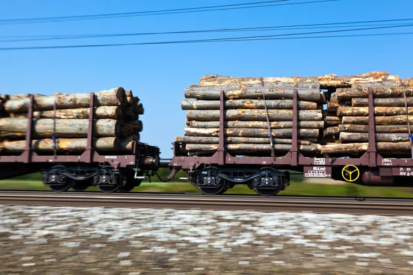 Tren de mercancías sobre raíles —  Fotos de Stock