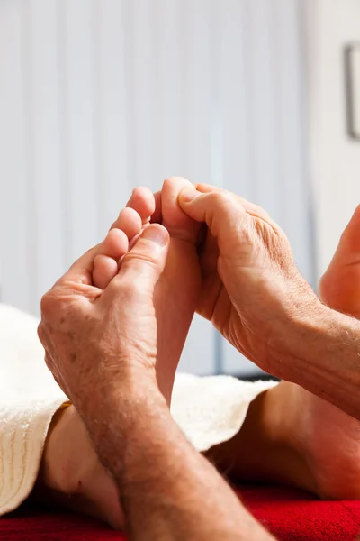 Vila och avkoppling genom massage — Stockfoto