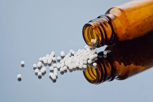 Homeopatia. kuleczek w medycynie alternatywnej — Zdjęcie stockowe