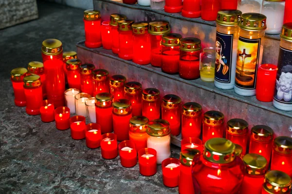 Lights grave on all saints — Stock Photo, Image