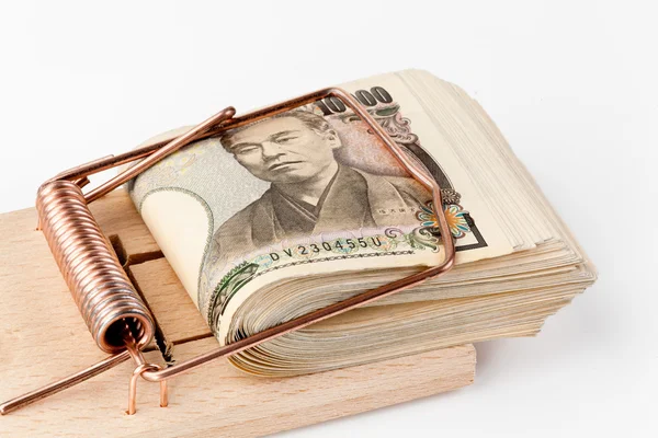 Japanese yen banknotes in mouse trap — Stock Photo, Image