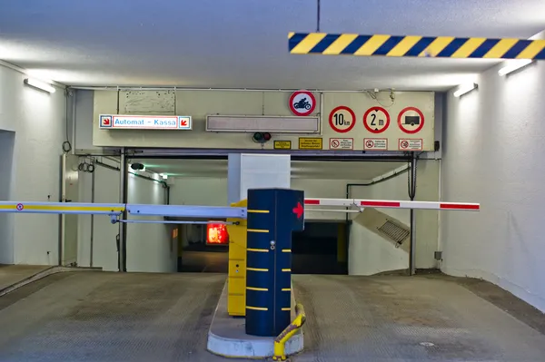 Podjazd parking — Zdjęcie stockowe