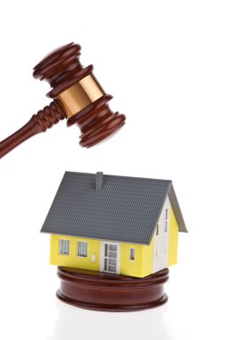 House will be auctioned. foreclosure clipart