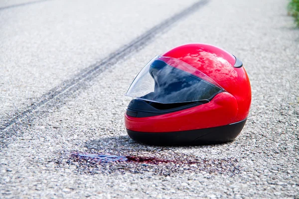 Accidente con una moto. accidente de tráfico y skidmark —  Fotos de Stock
