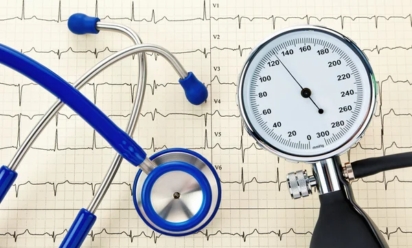 Blood pressure monitoring, ecg and stethoscope — Stock Photo, Image