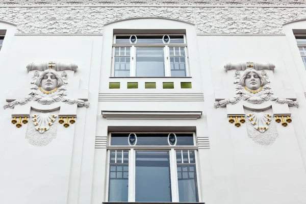 Magnifiquement rénové bâtiment art nouveau — Photo