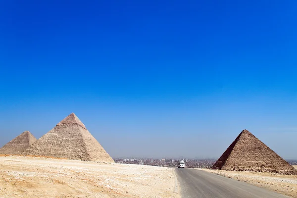 Египет, Гиза, Хеопс и вторая пирамида — стоковое фото