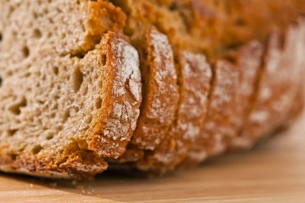 Хлебные ломтики черного хлеба — стоковое фото