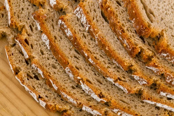 Sneetjes brood van donker brood — Stockfoto
