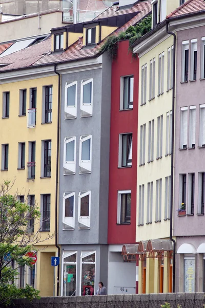 Σλοβακία, Μπρατισλάβα. αναπαλαιωμένα σπίτια — Φωτογραφία Αρχείου