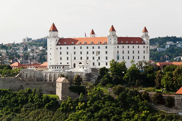 Slovakia, bratislava: castle hill and castle — Stock Photo, Image