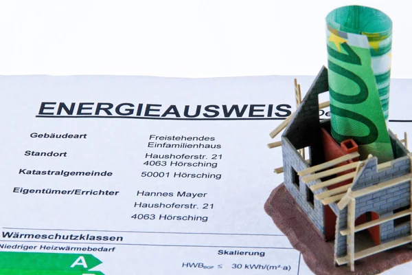 Carcasse maison avec certificat énergétique — Photo