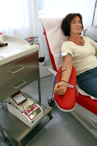 Krwi oddanej krwi we krwi laboratorium — Zdjęcie stockowe
