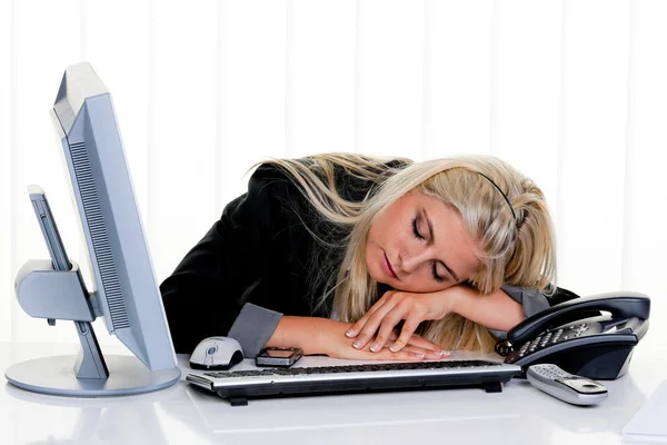 Mulheres com estresse no escritório — Fotografia de Stock