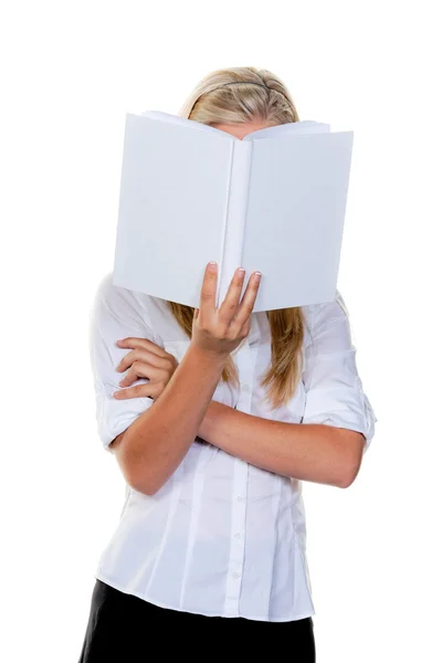 Жінка читає книгу — стокове фото