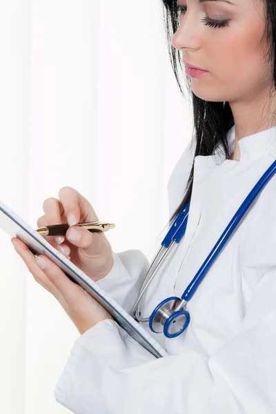 Läkare vid sjukhuset diagnos — Stockfoto