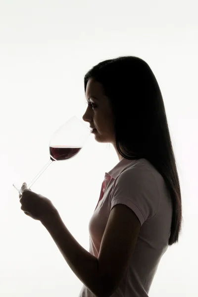 Mulher com copo de vinho para degustação de vinhos — Fotografia de Stock