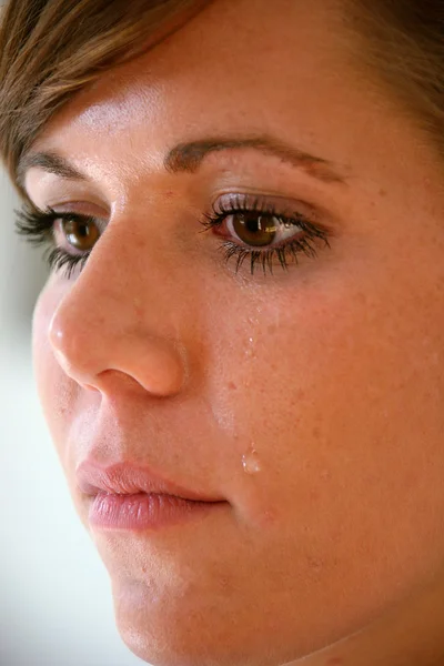 Donna con le lacrime in faccia — Foto Stock