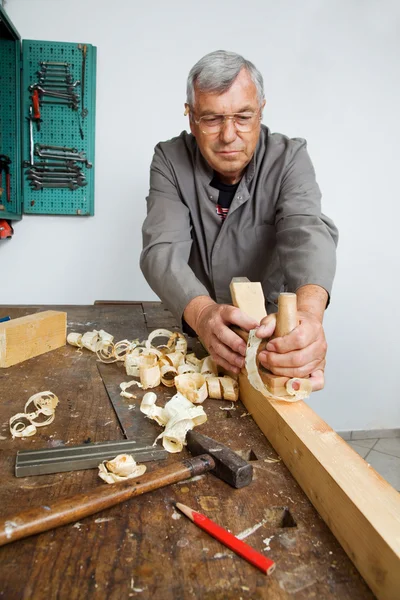 Carpenters with wood — Stock Photo, Image