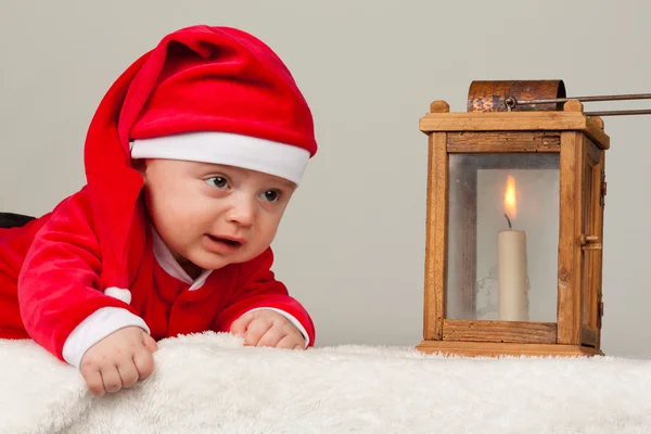 Kleines Baby als Weihnachtsmann — Stockfoto