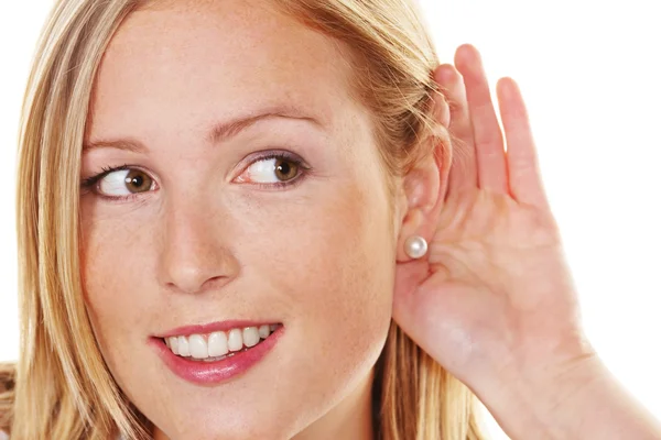 Νεαρή γυναίκα στο άκουσμα — Φωτογραφία Αρχείου