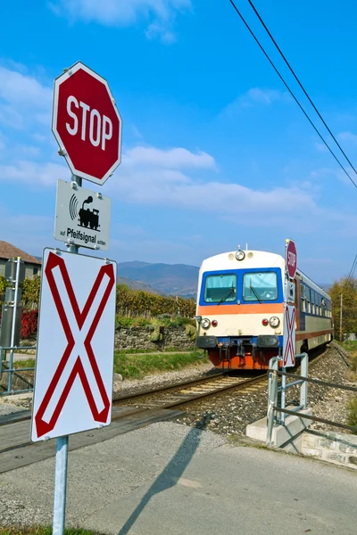 Donauuferbahn. Grenzübertritt ohne Schranken — Stockfoto